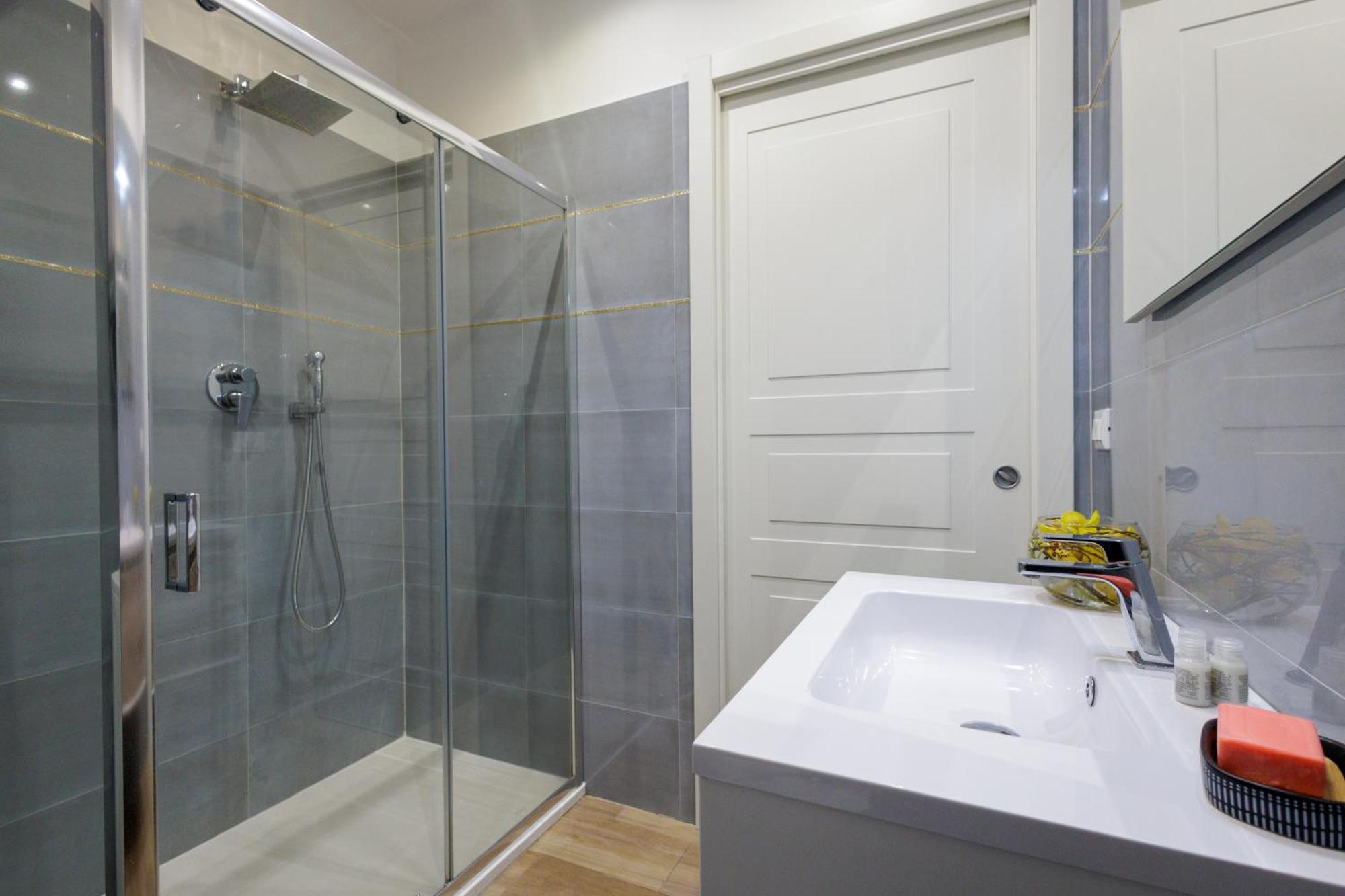 Genoa Lux Apartments With Parking ภายนอก รูปภาพ