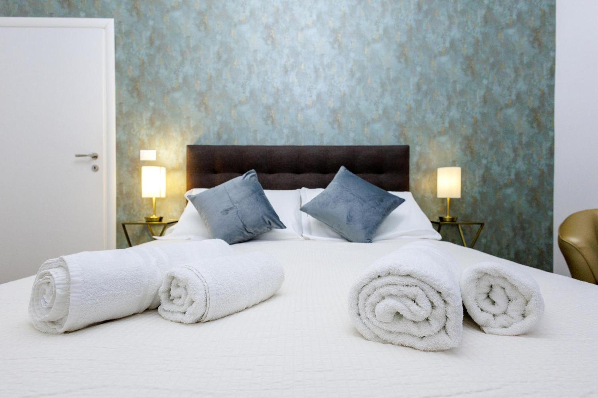 Genoa Lux Apartments With Parking ภายนอก รูปภาพ